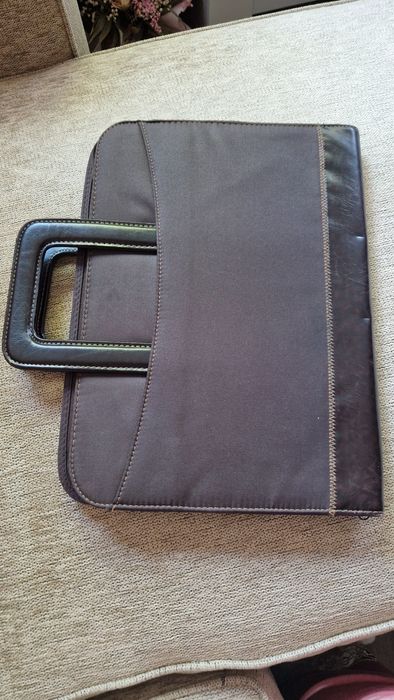 Servieta, geanta laptor