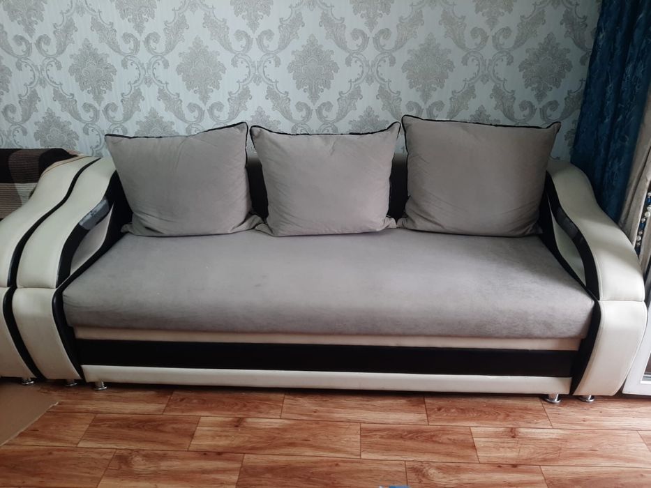 Продам уголок с сафой !!!