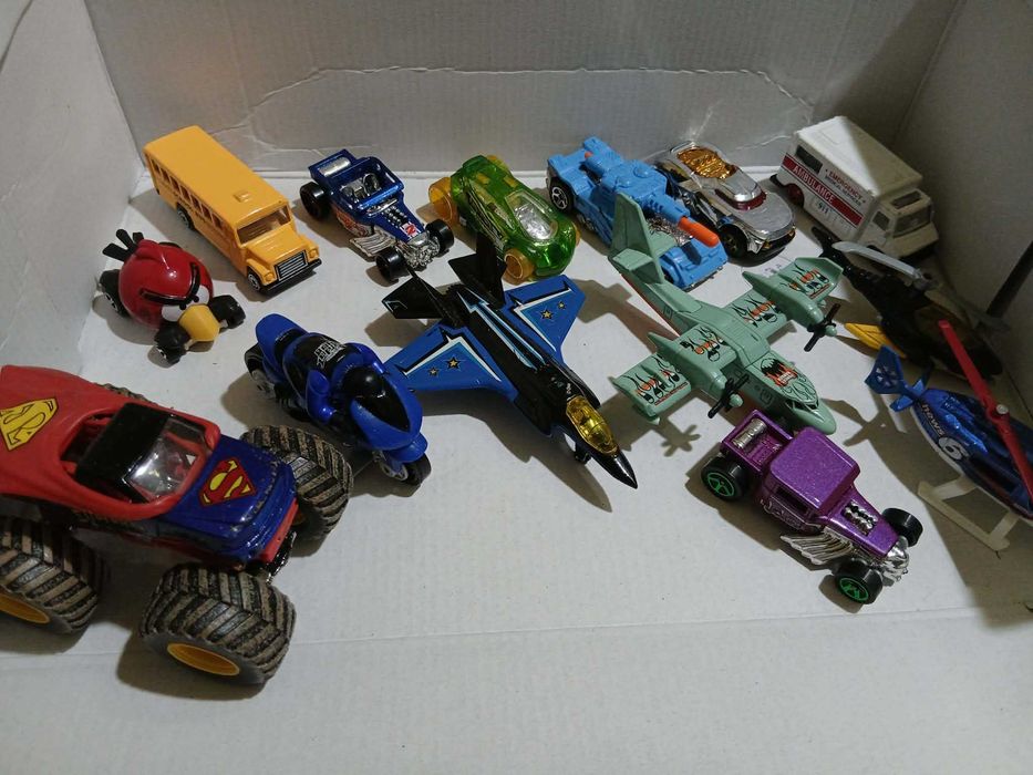 Hot Wheels и Matchbox колички