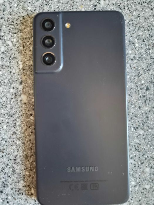 Продам б/у Samsung s21fe