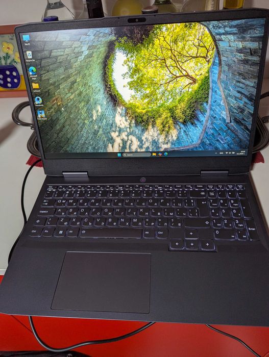 Лаптоп Lenovo LOQ 15APH8, Ryzen 7 7840HS, RTX 4050, FHD IPS 144Hz