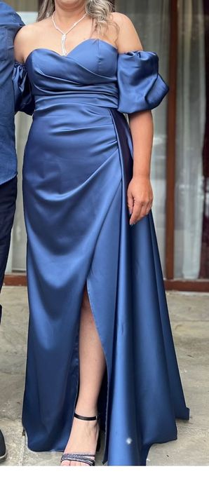 Синя дълга рокля