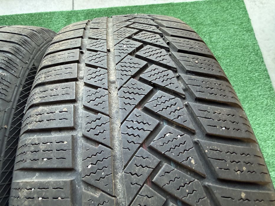 4бр. Зимни Гуми С Борд 215/65R/17 SUV -CONTINENTAL- DOT:1719- 4.9мм.+3.3мм. *60€ за 4бр.*