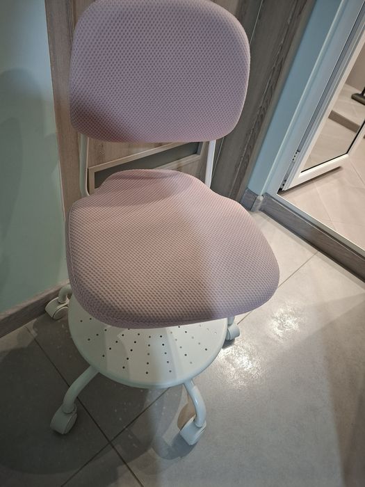 Ученически розов стол