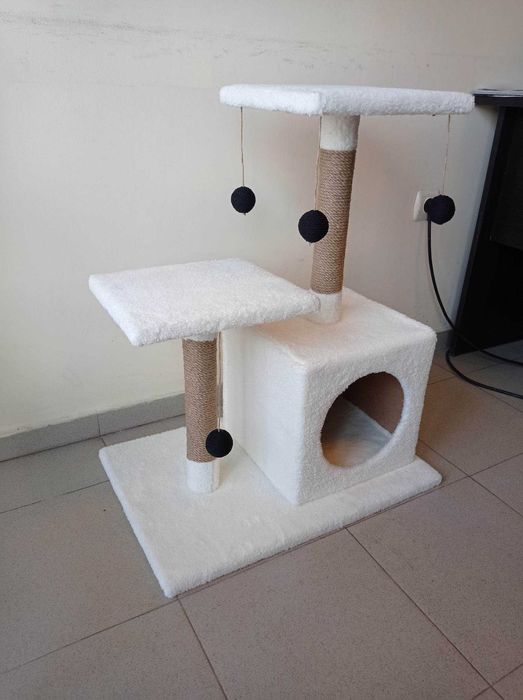 Катерушки за котки.Къщичка с 4-ри топчета-ДОСТАВКА 7лв