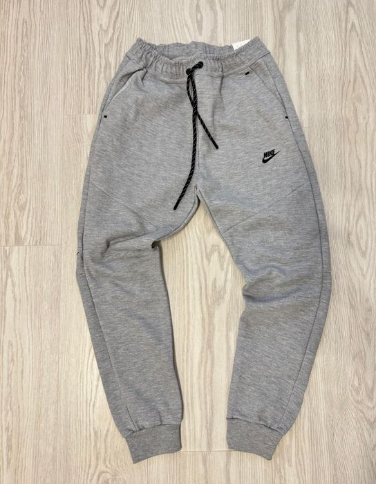 ULTIMELE BUCATI!! Compleu Bluza / Pantaloni Trening Nike Tech Fleece Gri Marimi S-XXL Unisex
