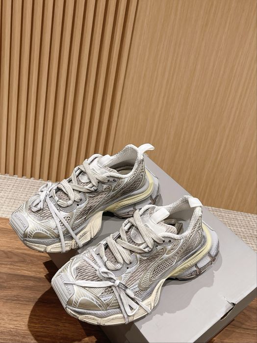 Balenciaga 3XL Beige