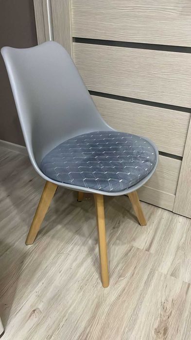 Продам кухонные стулья