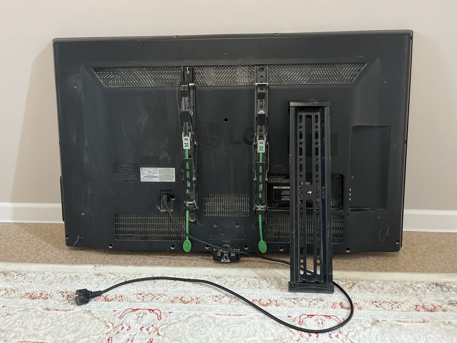 Телевизор LG 42LD750