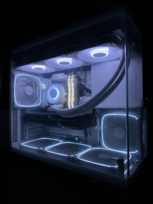 Мощный игровой комплект с amd 9800x3d и asus rtx 5070