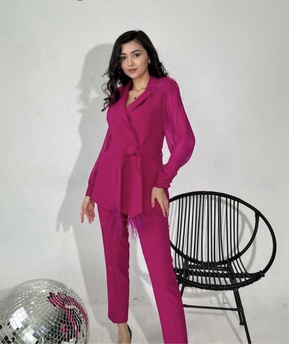 Костюм женский 15000 тг.