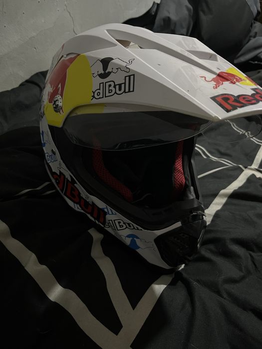 Мотошлем ред бул