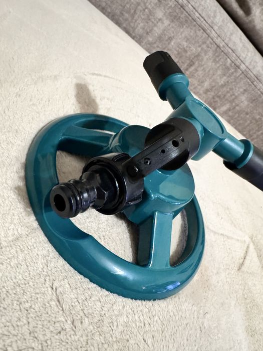 Въртящ се градински разпръсквач / спринклер за поливане