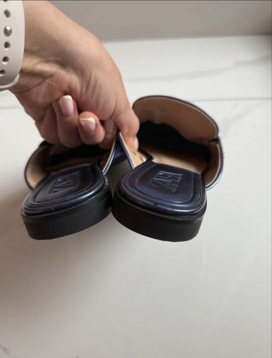 Papuci piele • Zara • 38