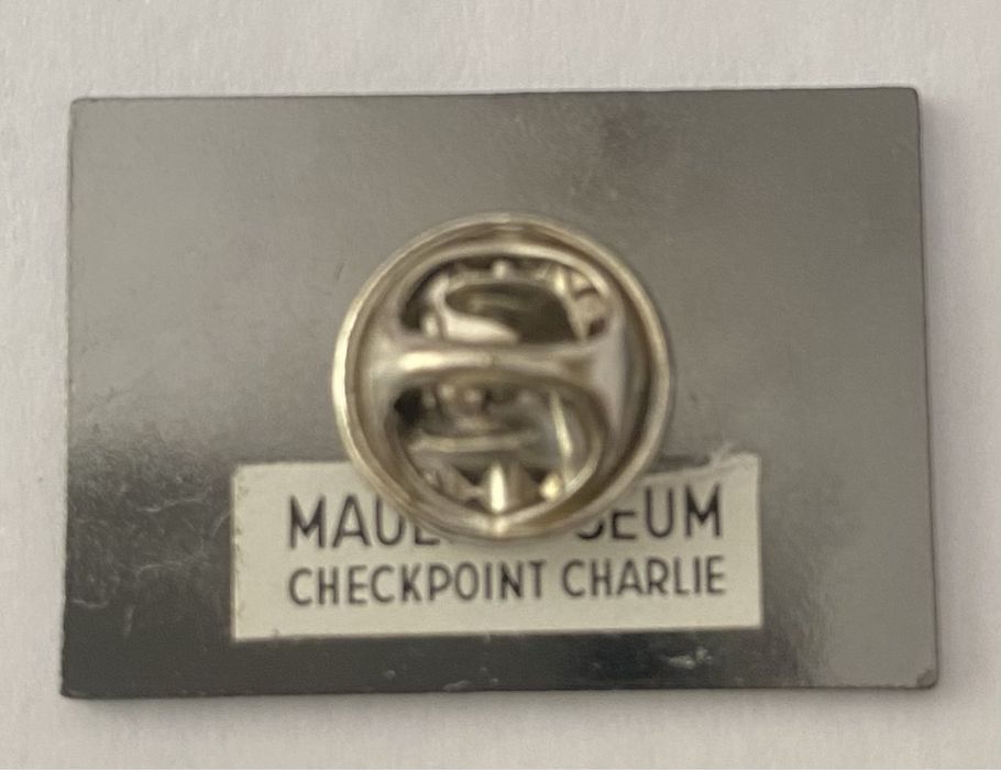 Значка Братска прегръдка Брежнев и Хонекер