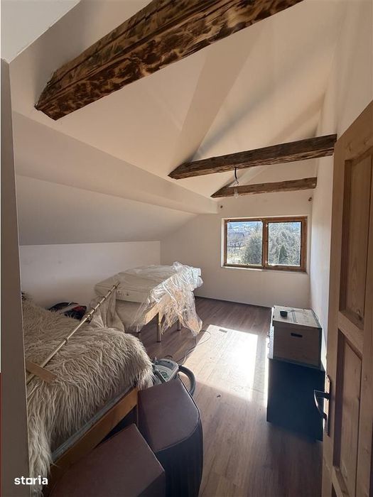 Casa la munte cu teren 2 hectare