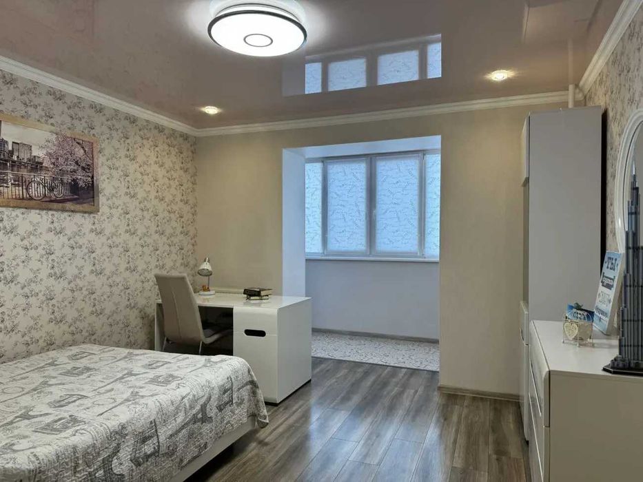 Дава се под наем Тристаен апартамент в София, Зона Б-18 - 100 кв.м за 612 € - Снимка #2