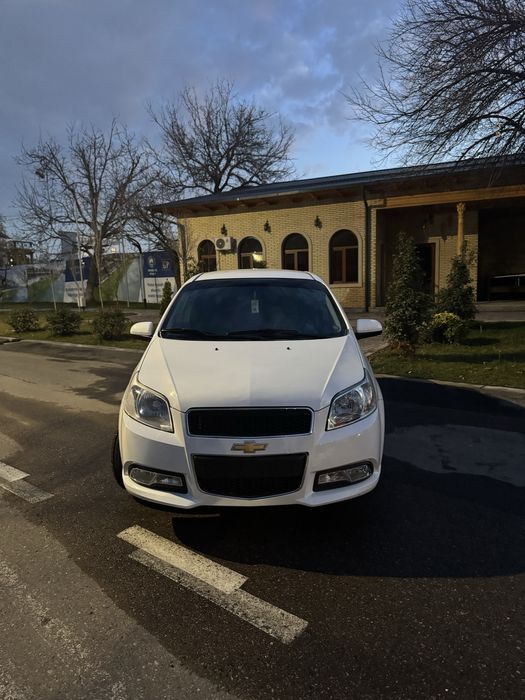 Srochno sotiladi Zor sostoyaniyada nexia 3 AT