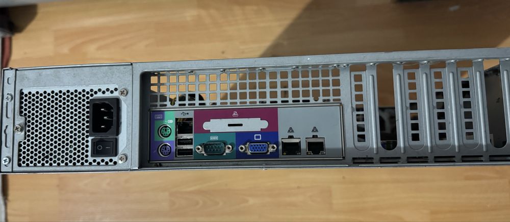 Продам сервер Supermicro в корпусе 2U