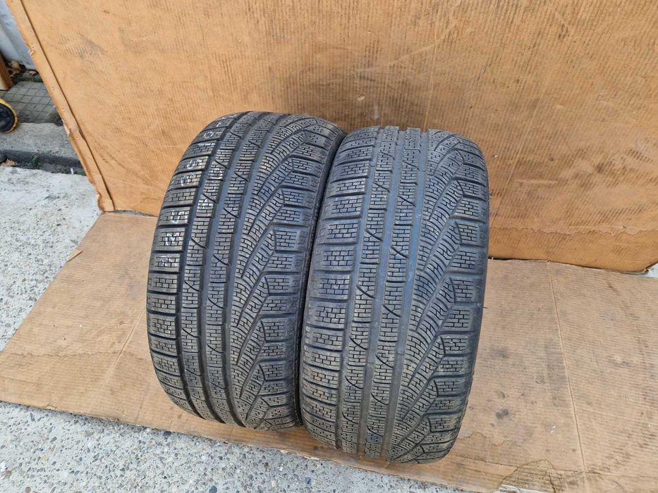 2 Pirelli R19 235/35 Зимни гуми  DOT3221