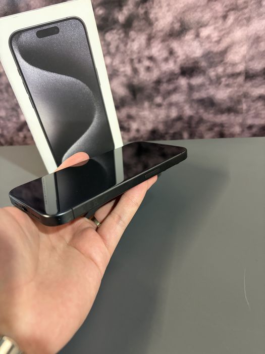 Продам Iphone 15 pro 256g