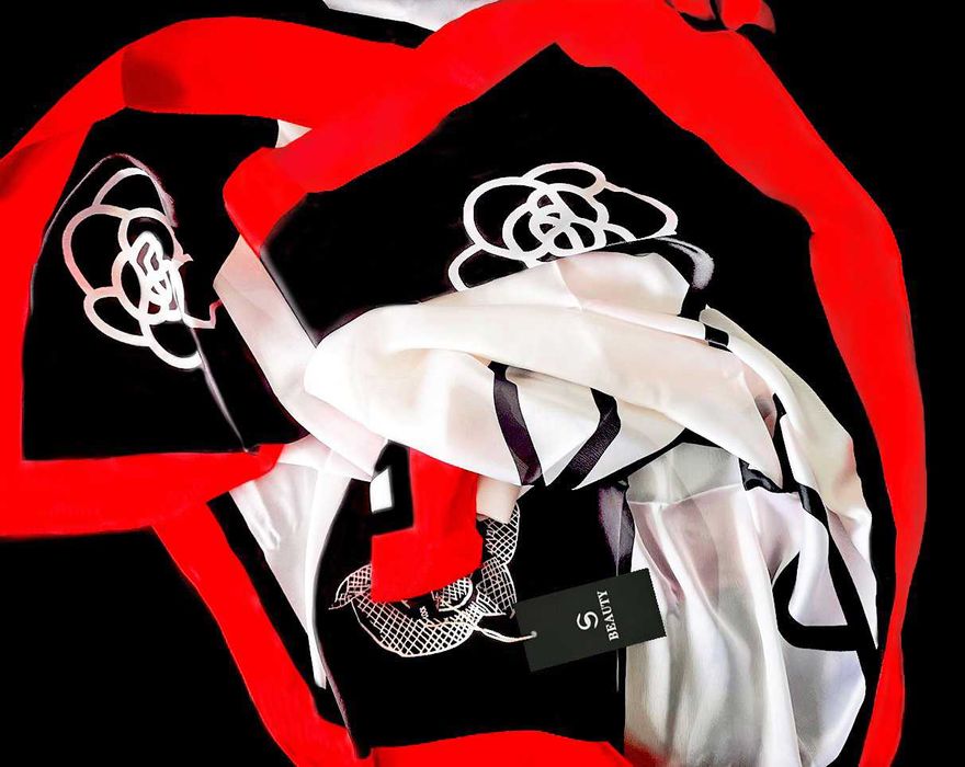 Стилен и красив копринен шал