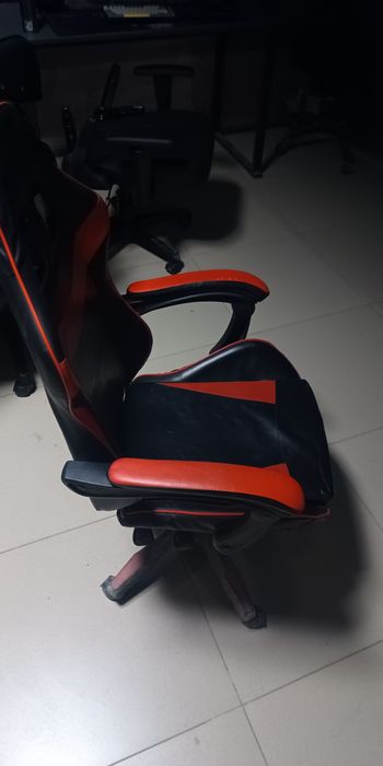 Продам компьютерное игровое кресло