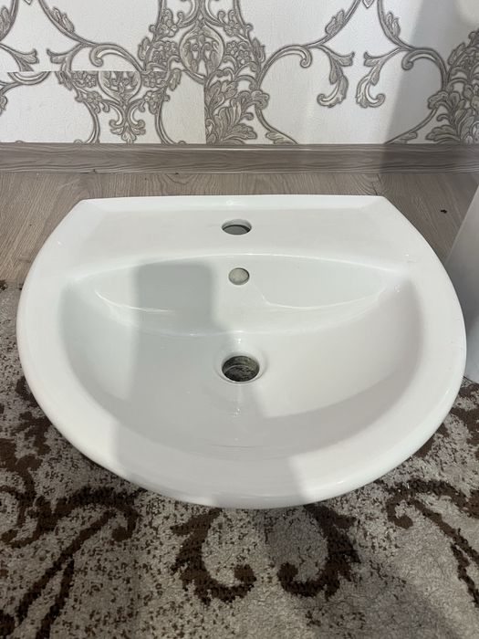 Раковина тюльпан на пьедестале