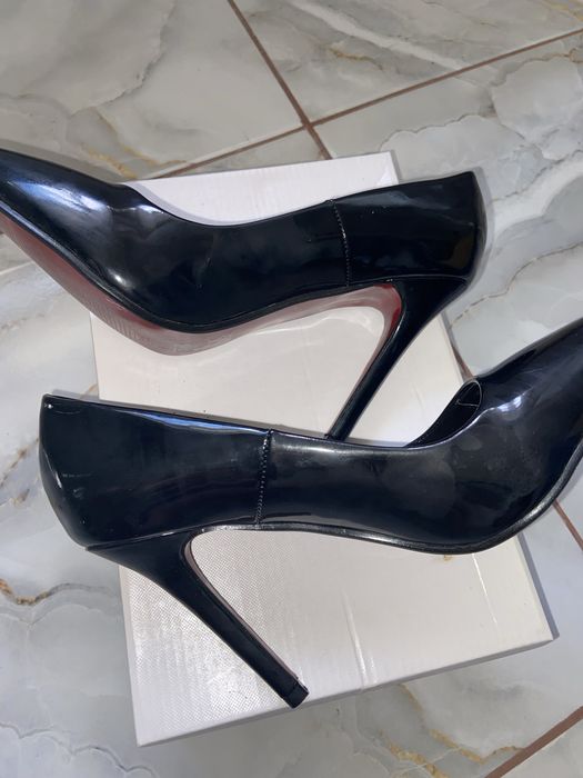 Pantofi stiletto