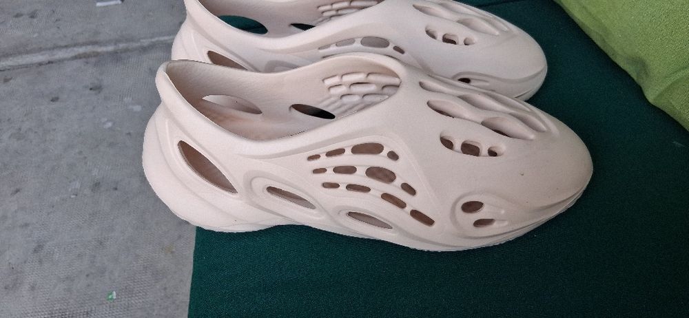 Șlapi        de         vara