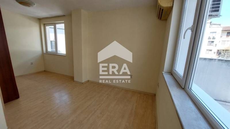 Тристаен апартамент в района на Лятно кино Тракия град Варна