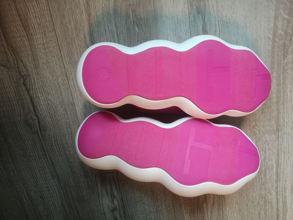 UGG  чисто НОВИ  чехли