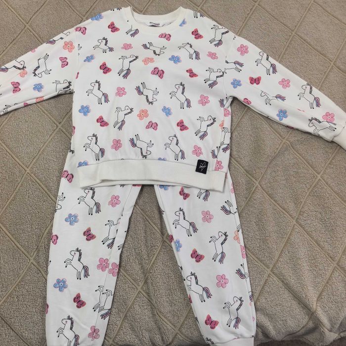 Продам костюм на девочку