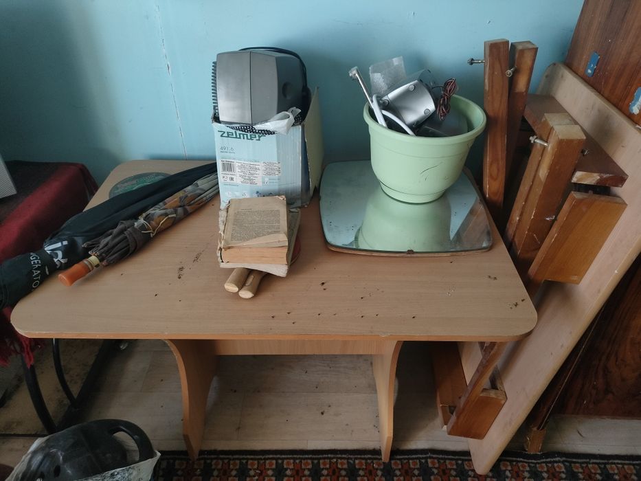 Продам столы кухонные.