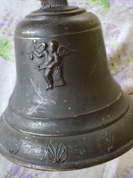 Бронзова камбана