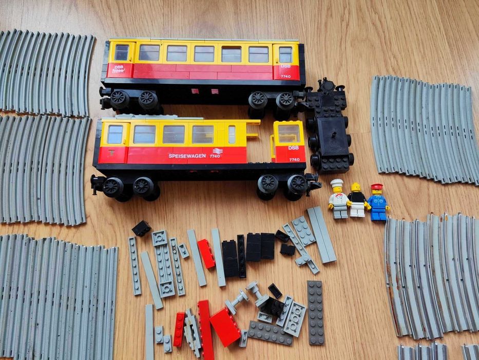 Лего части за комплект 7740 заедно с много релси 1980 г lego