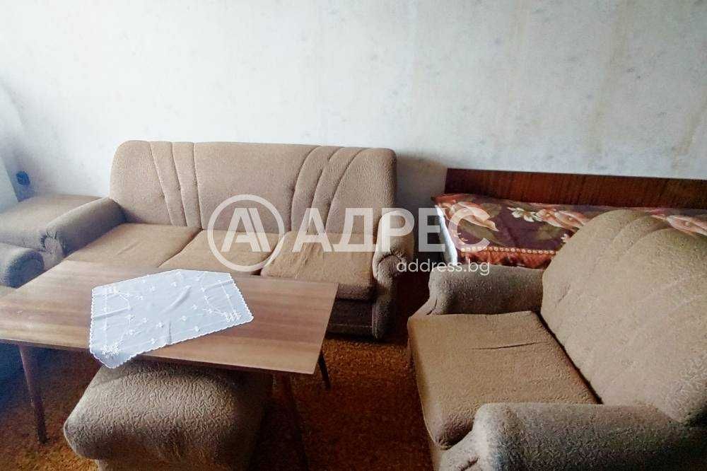 Продава се Двустаен апартамент в Ямбол, Център - 65 кв.м за 1177 €/кв.м - Снимка #2