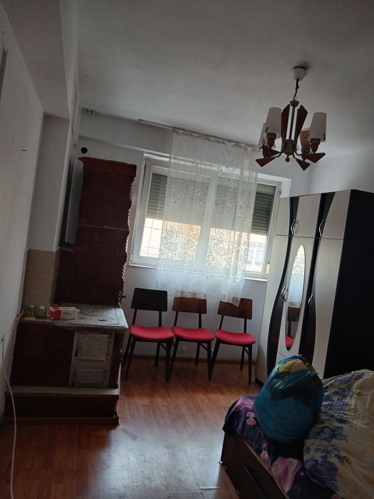 Vând apartament  comuna cerna