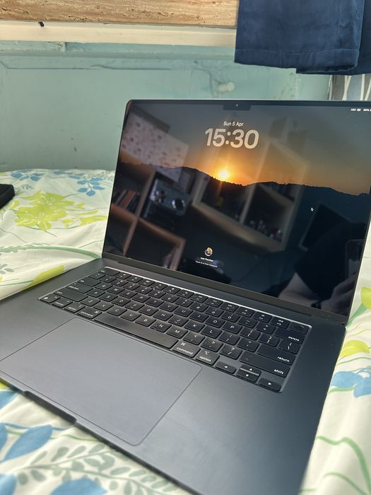 MacBook Air M2 15” 2023 / 8GB RAM / 256GB SSD