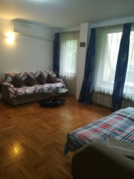 Наемане на многостаен апартамент с парко място , топ локация