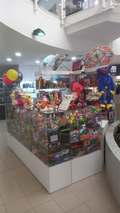 Продам витрины, стеллажи