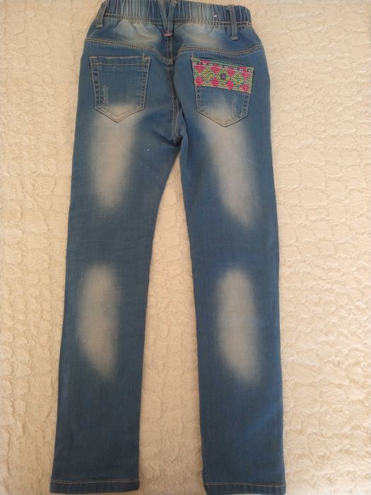 Модерни дънки за момиче