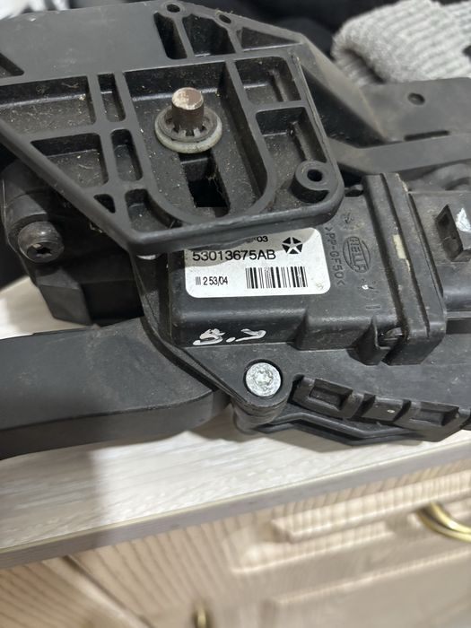 Педаль газа Гранд Чероки