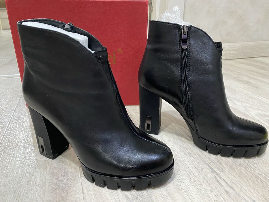 Продам женские ботильоны