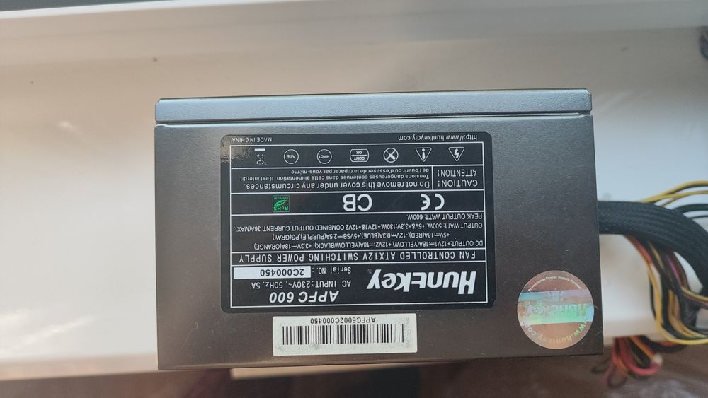 Продаю блок питания Huntkey APFC 600W.