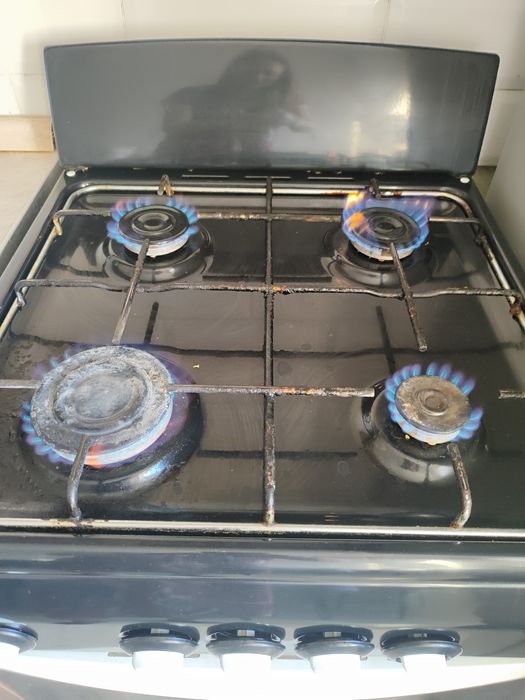 Продам газовую плиту