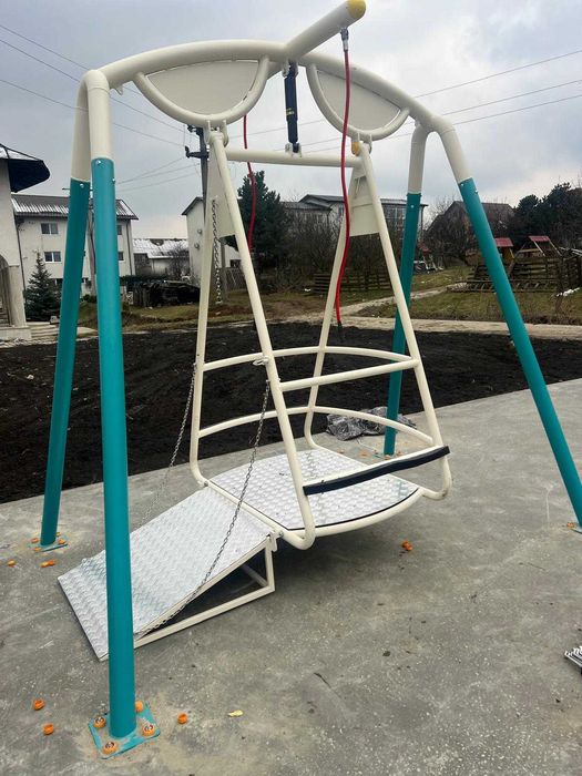 Leagan pentru copii cu dizabilitati