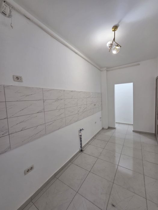 Inchiriez garsoniera decomandata nemobilata