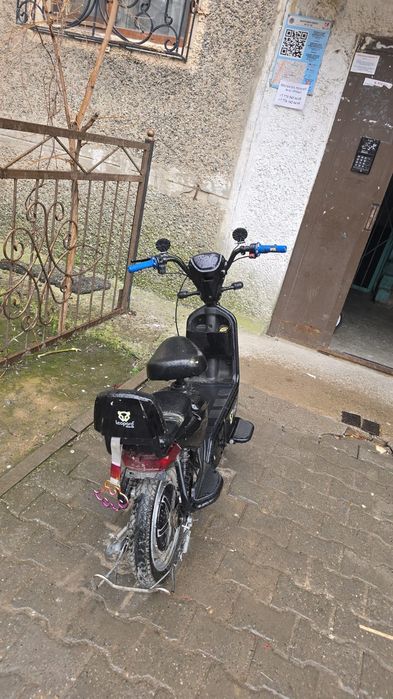 Продаю скутер леопард