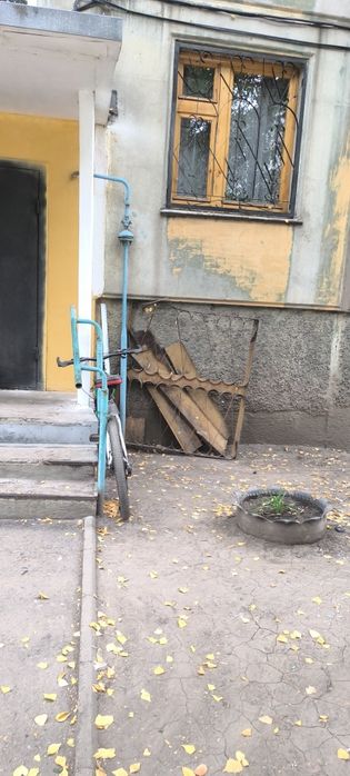 Отдам рамы с подъездов решетки карнизы